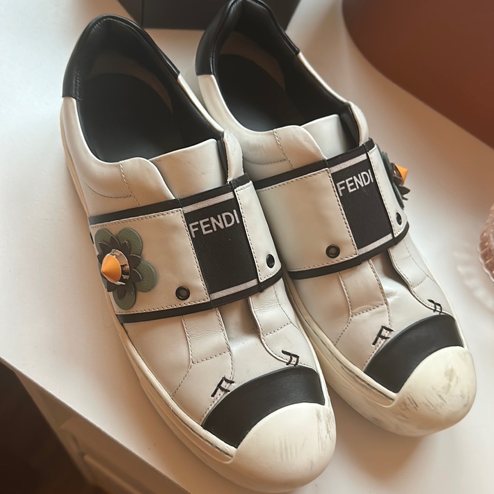Authentic Fendi Women Sneakers Gently Used. Size 40. Dust bag included.